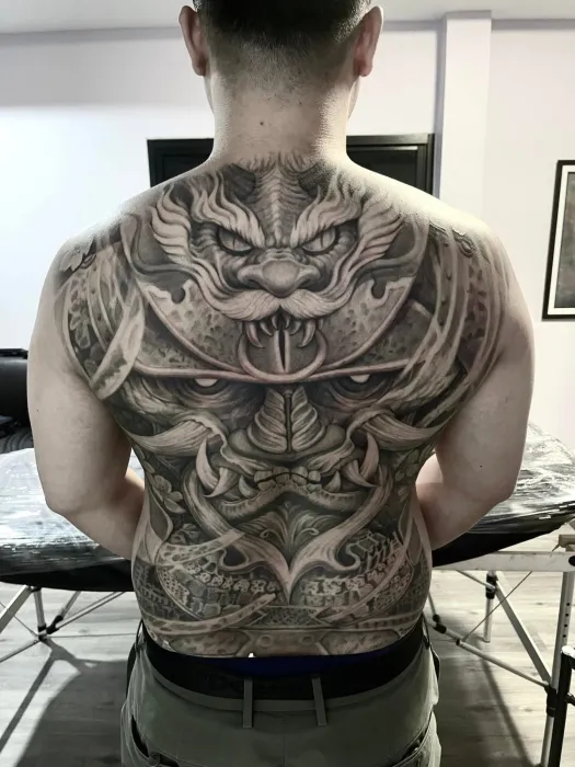 เต็มหลังลายหน้ากากซามูไร