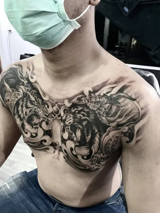 ลายหน้าอกมังกรและเสือ