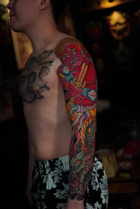 ลายญี่ปุ่นแขนและหน้าอก