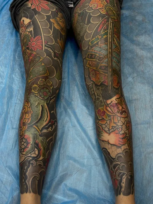 ลายญี่ปุ่นเต็มขาทั้งสองข้าง