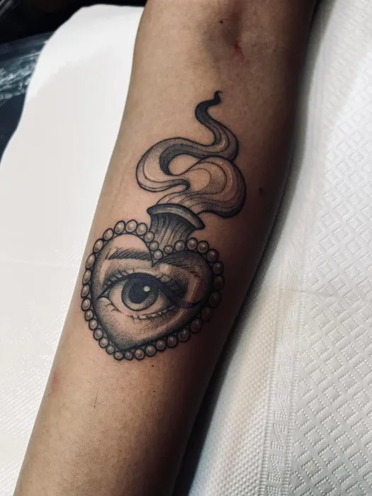 ลายหัวใจและดวงตา